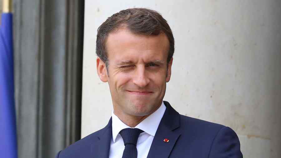 Siapa Dibalik Lelucon Macron