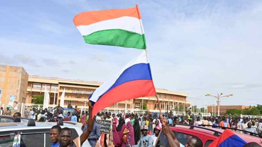 Bendera Rusia Dikibarkan Di Ibu Kota Niger