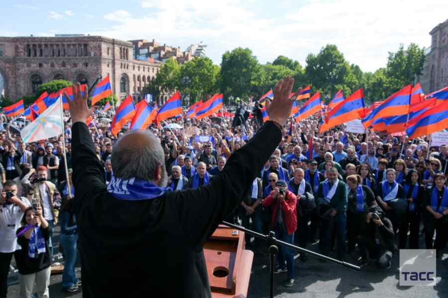 Uskup Armenia Galstanyan Ingin Menggulingkan Pashinyan, Siapa Yang Ada Di Belakangnya?