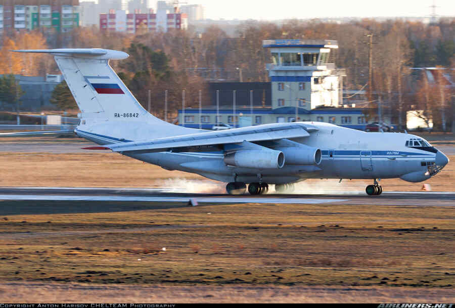 Il-76 Yang Membawa 90 Personel Militer Rusia Mendarat Di Moskow