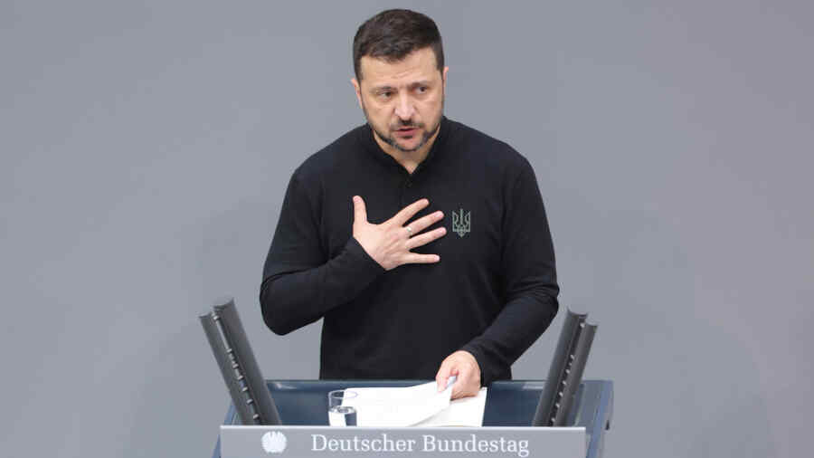 MK: Vladimir Zelensky Memberikan Pidato Di Berlin Tentang “Tanda Hitam”