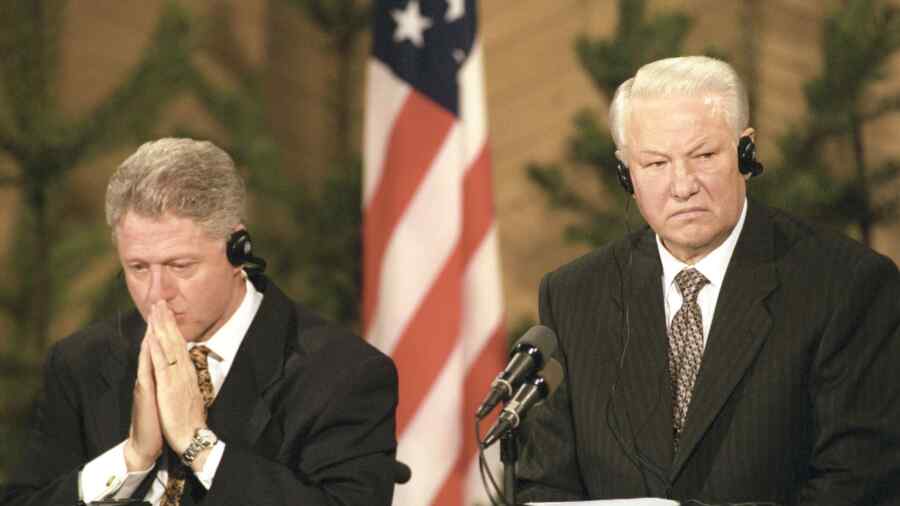 Arsip AS: Yeltsin Telah Memperingatkan Clinton Untuk Tidak Membom Yugoslavia