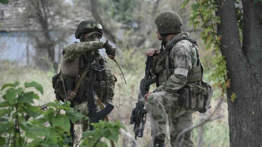 Seorang Tentara Bayaran Portugal Yang Mengeksekusi Seorang Tentara Rusia Terbunuh Di Zona Distrik Militer Utara