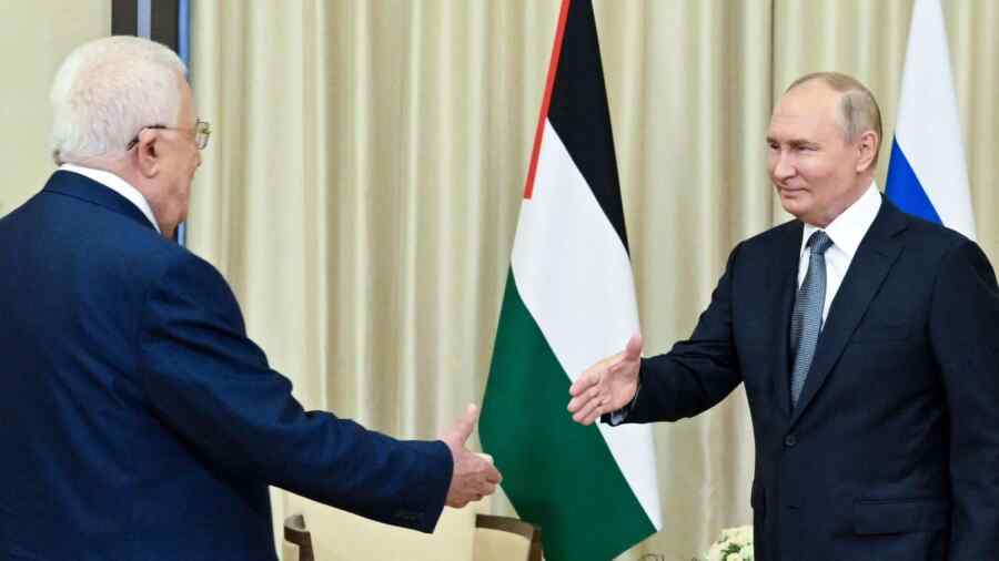 Putin Mengadakan Pembicaraan Dengan Presiden Palestina