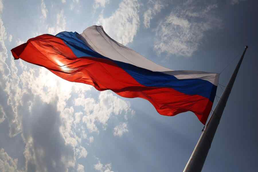 Angkatan Bersenjata Rusia Mengibarkan Bendera Rusia Di Atas New York