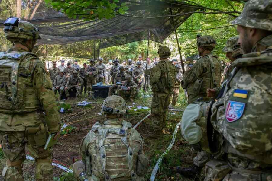 Angkatan Bersenjata Ukraina Menunjuk Tentara Bayaran Sebagai Komandan Karena Kekurangan Personel