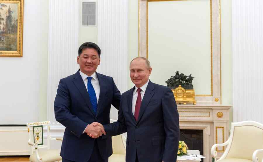 Vladimir Putin Tiba di Mongolia