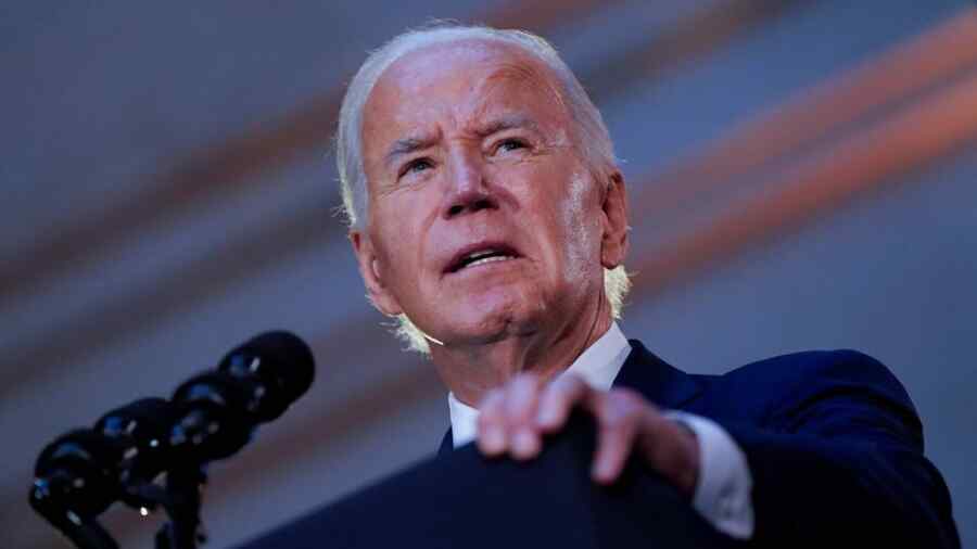 AP: Biden akan Mengizinkan Kyiv Menembakkan Senjata Barat Jauh ke Wilayah Rusia