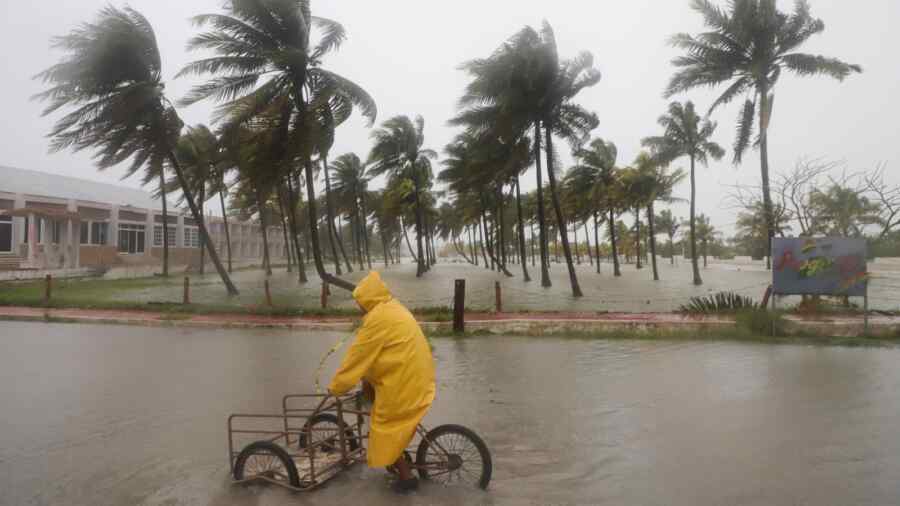 Korban Tewas Akibat Badai Milton di Florida Bertambah Menjadi 14 Orang