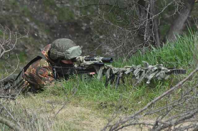 Seorang Penembak Jitu Rusia Menghancurkan Seluruh Kelompok Tentara Ukraina dengan Satu Tembakan