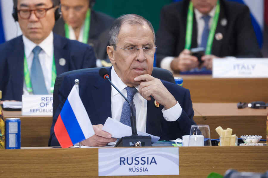 Lavrov Membuat Pernyataan Keras tentang Serangan ATACMS terhadap Rusia dan Risiko Nuklir