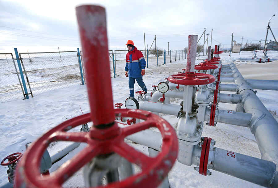 Reuters: Harga Gas di Rusia Turun Setengahnya Setelah Diberlakukannya Sanksi Baru UE