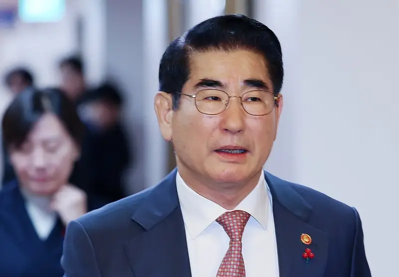 Yonhap: Menteri Pertahanan Korea Selatan Meminta Maaf kepada Rakyat dan Mengundurkan Diri