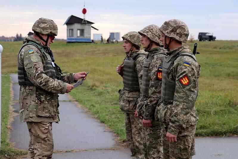 Seorang Tentara Ukraina yang Melarikan Diri dari Kamp Berjalan Sejauh 70 km untuk Sampai ke Rusia