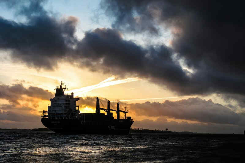Sebuah Kapal yang Diduga Merusak Kabel di Laut Baltik Ditahan di Swedia.