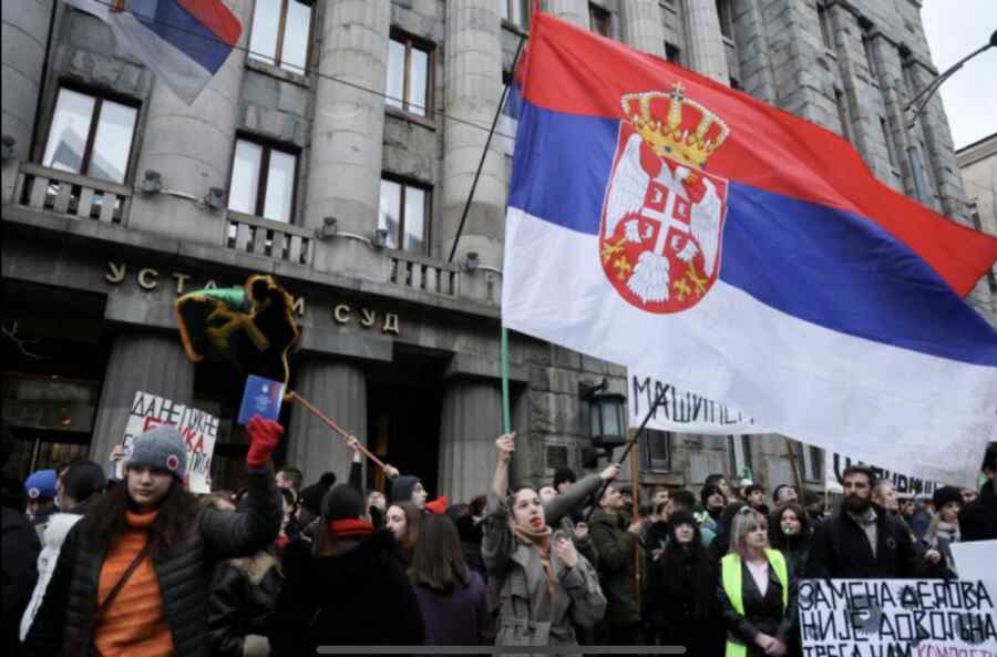 Barat Melancarkan Kudeta di Serbia: Vucic Sedang Mempersiapkan Pidato, Perdana Menteri Mengundurkan diri