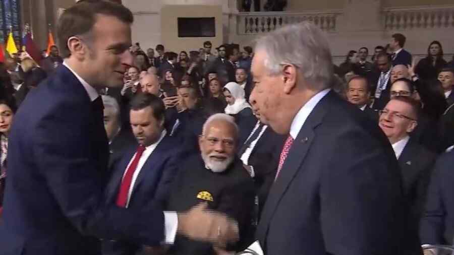 Macron Tidak Menjabat Tangan Perdana Menteri India Modi