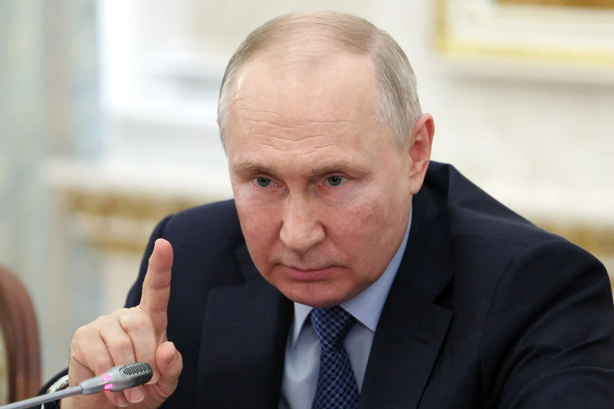 Putin: Rating Zelensky Hanya Setengah dari Zaluzhny