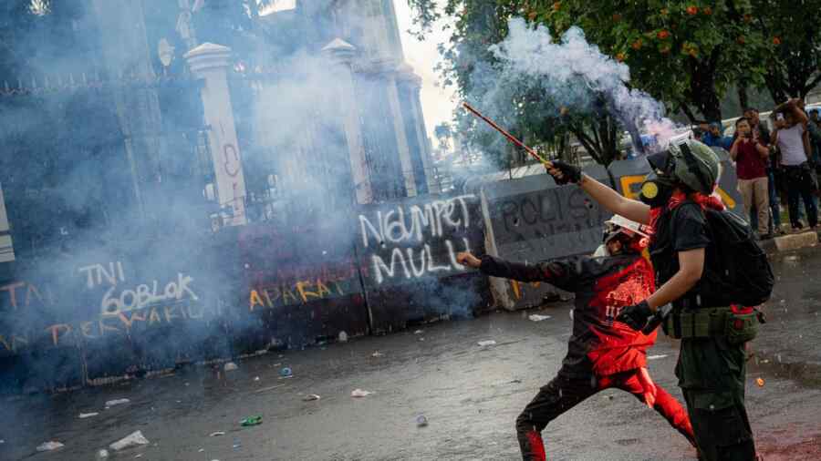 Demo Tolak RUU TNI Terjadi di Berbagai Wilayah di Indonesia