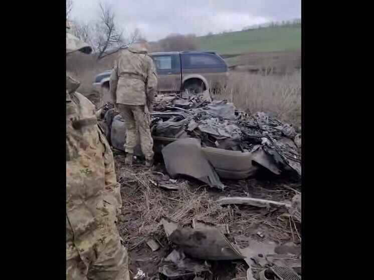 Tentara Ukraina Hancurkan Kendaraan Kemanusiaan yang Dikirim dari Eropa dengan Tank