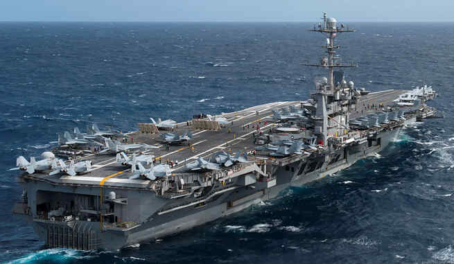 Jet Tempur Amerika Jatuh dari Dek Kapal Induk