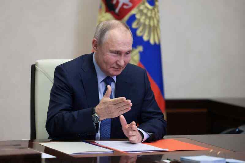 FT: Putin Mengusulkan untuk Menghentikan Pertempuran di Garis Depan