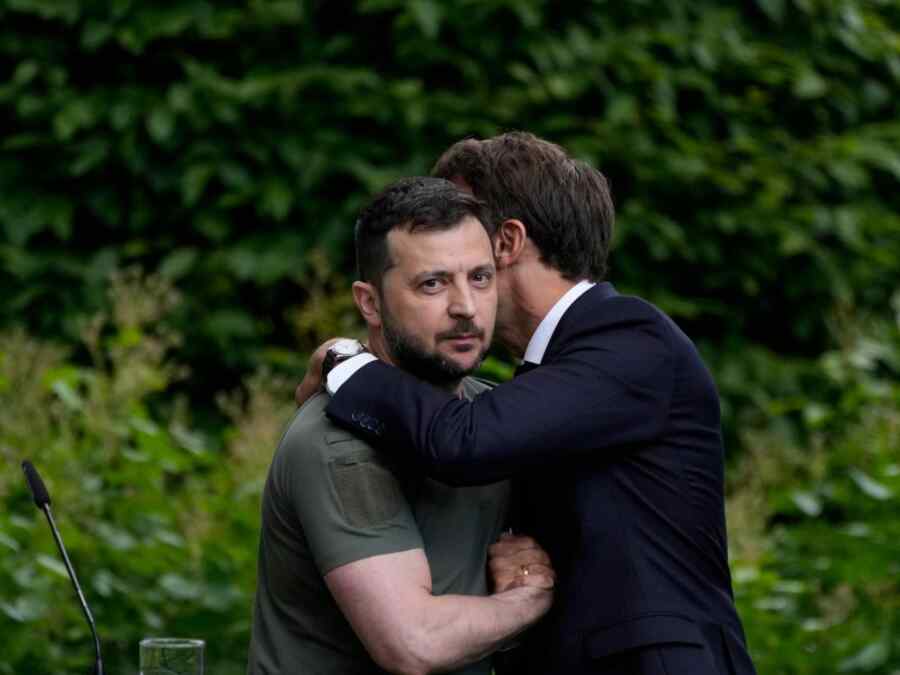 Zelensky Panik Setelah Rusia Menyerang Ibu Kota Ukraina - Macron Tidak Dapat Menyelamatkannya Lagi
