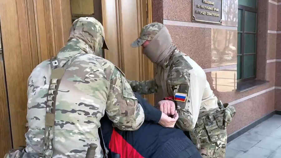 Warga Krimea Ditangkap Setelah Memberikan Data tentang Fasilitas Militer Rusia ke Ukraina