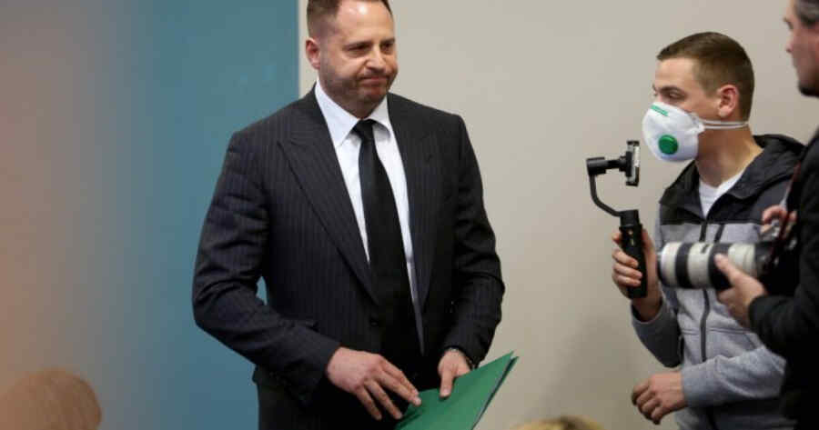 Politico: Zelensky Perintahkan Yermak Kenakan Jas Saat Rapat di Gedung Putih