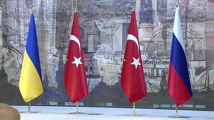 Delegasi Rusia dan Ukraina dalam Negosiasi Berbicara Melalui Seorang Penerjemah