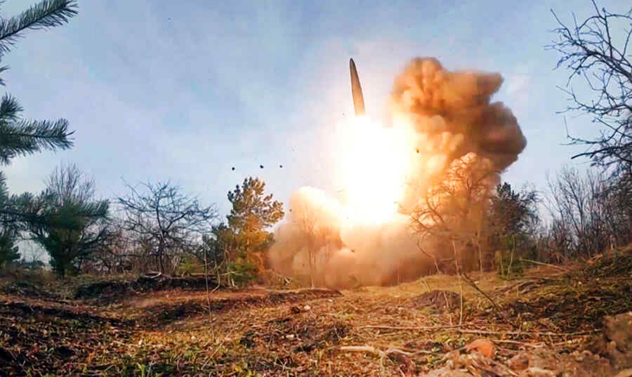 Kamp Angkatan Bersenjata Ukraina di Dekat Dnepropetrovsk Terkena Serangan Rudal Iskander Rusia