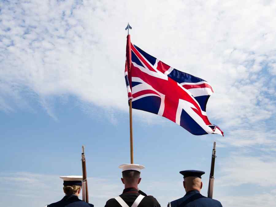 Economist: Barat Panik Setelah Serangan Ukraina terhadap Lapangan Udara Rusia