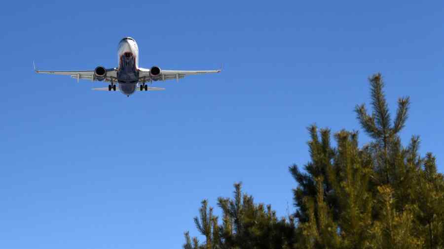 Rusia Kembali Membuka Penerbangan ke Iran