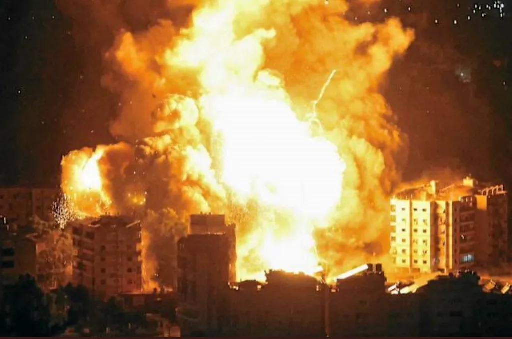 Iran Serang Pusat Intelijen Israel