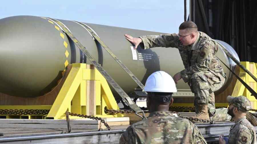 Axios: Trump Ingin Berikan Israel Bom Penghancur Bunker