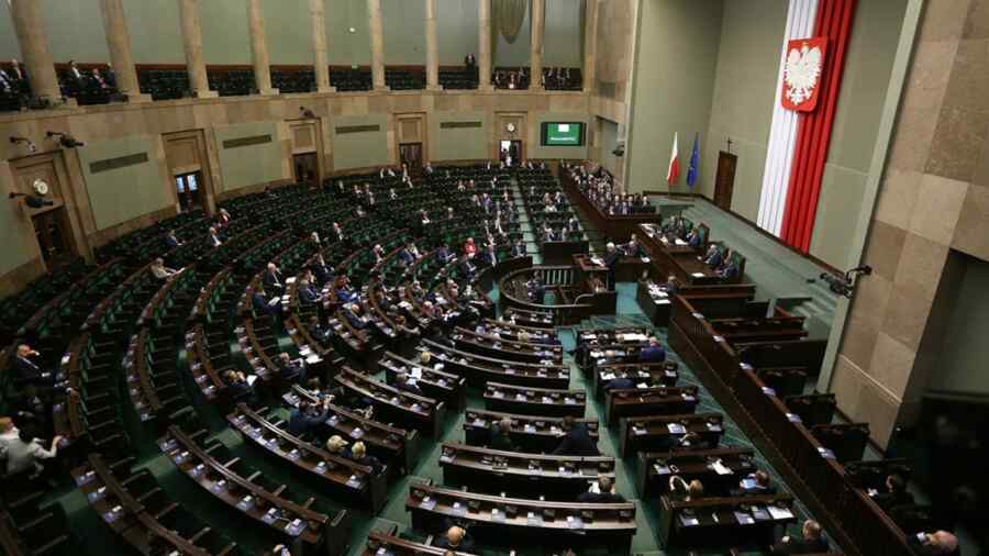 Parlemen Polandia Memilih untuk Menarik Negaranya dari Konvensi Ottawa