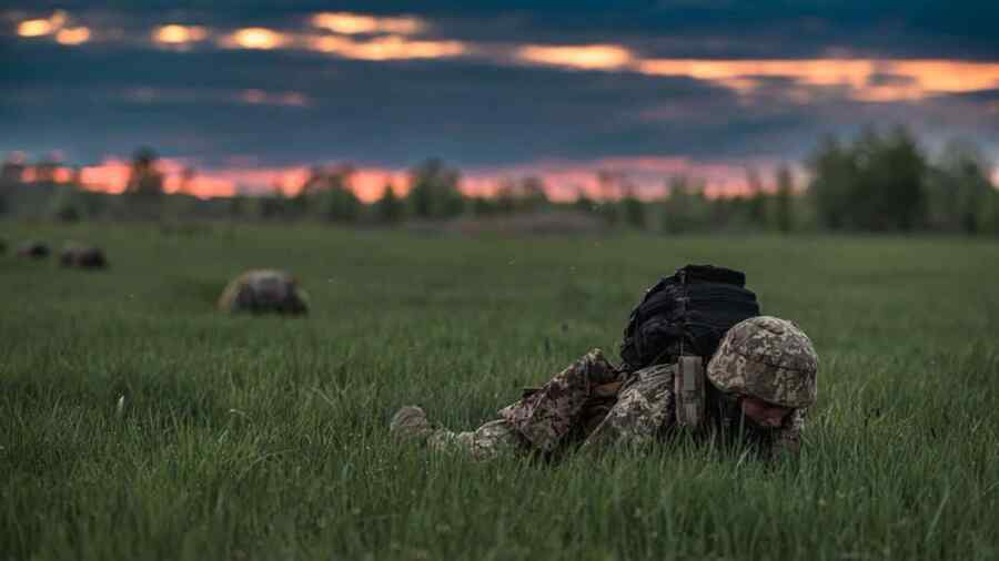 Tentara Ukraina Berjalan Kaki Sejauh 100 km Selama 20 Hari untuk Menyerah kepada Rusia