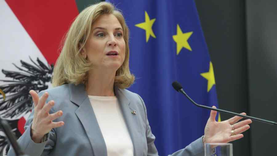 Menlu Austria: Trump Menyerahkan Sebagian Wilayah Ukraina kepada Putin dengan Imbalan yang Besar