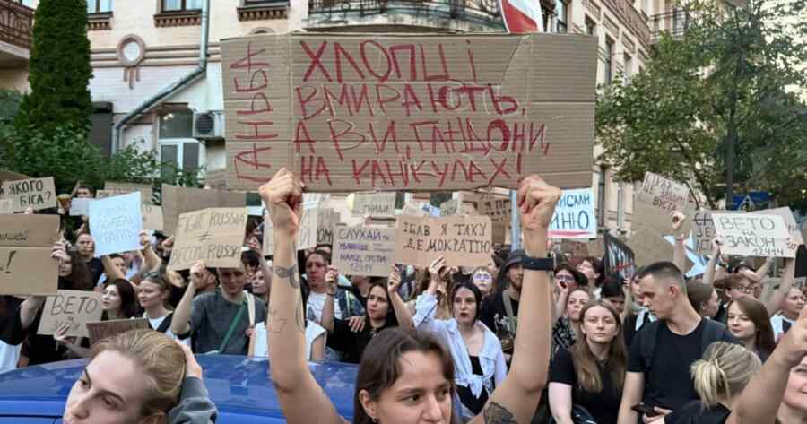 Warga Enam Kota di Ukraina Berunjuk Rasa Membela NABU