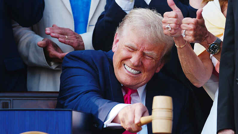 Trump Mencontoh Rusia untuk Mengendalikan Negaranya