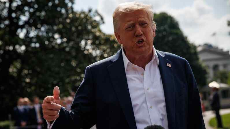 Trump: AS akan Kenakan Tarif 10-15% untuk Barang dari 150 Negara