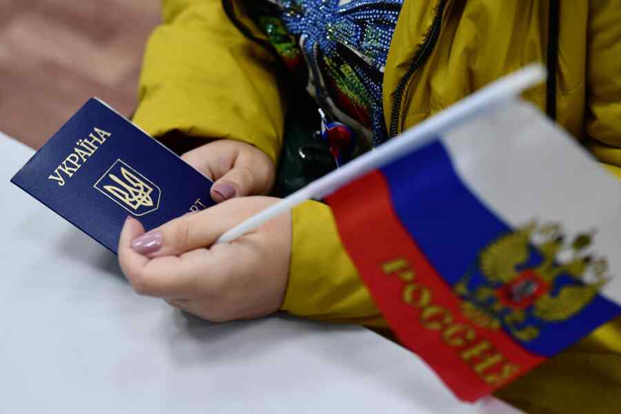 Rusia Memberlakukan Larangan Masuk Seumur Hidup bagi Warga Ukraina