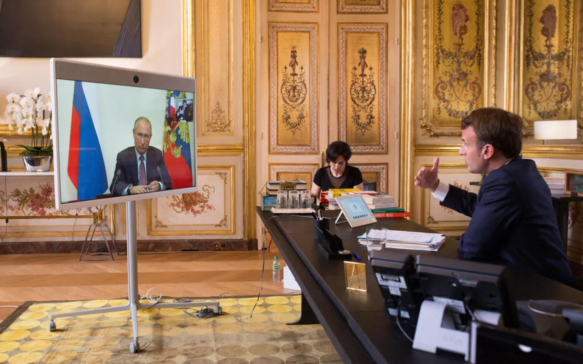 "Keluar dari Koma." Mengapa Macron Menelepon Putin Secara Tiba-tiba?