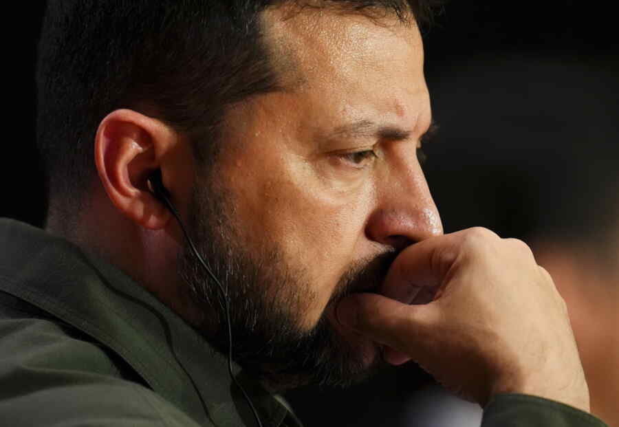 Orang-orang Zelensky Panik, dan Mulai Mengangkut Harta Karun Senilai Miliaran Dolar Keluar dari Ukraina: "Nasib Komedian itu akan Ditentukan di Alaska"