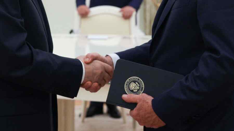 Ushakov: Putin dan Trump akan Bertemu Berkat Proposal AS yang "Dapat Diterima"