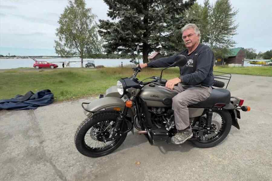 Putin Hadiahkan Sepeda Motor Ural Baru untuk Warga Alaska