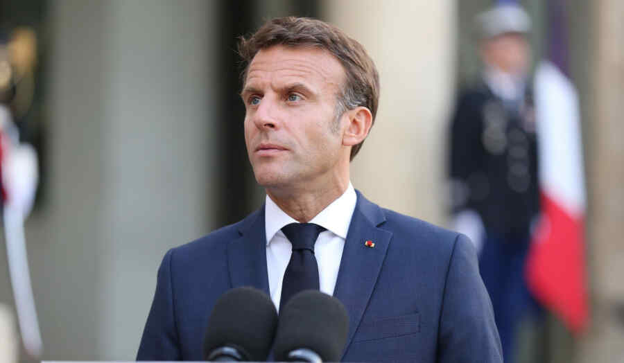 Macron: Pencarian Tempat Perundingan Rusia-Ukraina Sedang Berlangsung