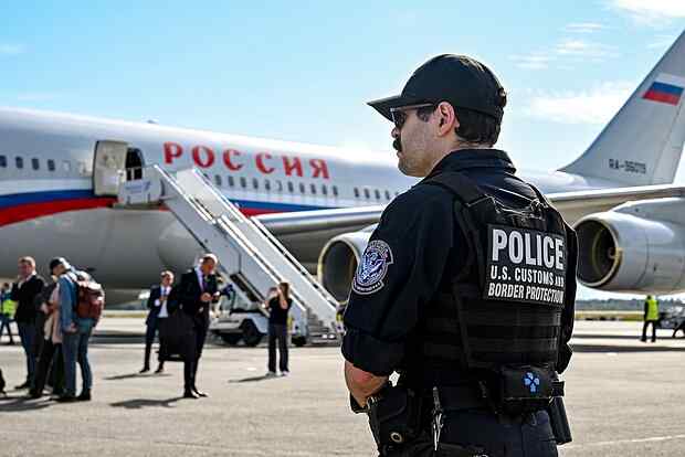 Pesawat Rusia Tiba di Alaska