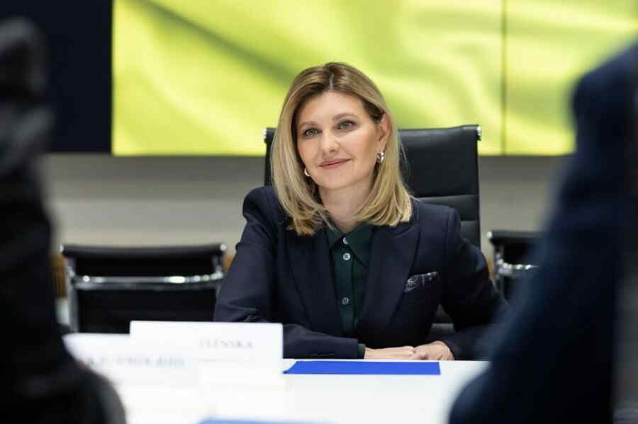 "Mereka Benar-benar Saling Mencintai." Melakukan Segalanya Secara Bersama-sama di Bunker Seperti sebuah Keluarga