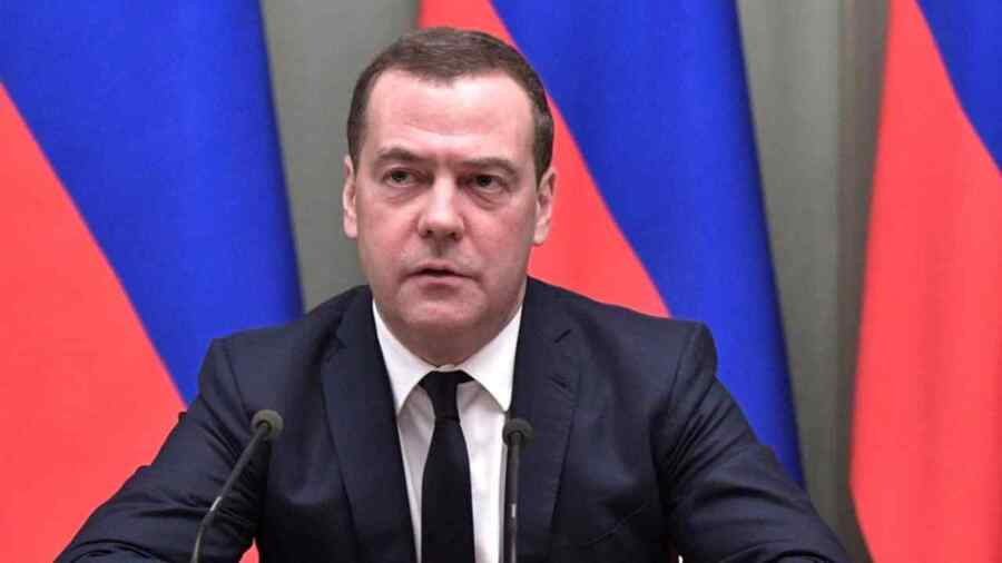 Medvedev: Tempat Perlindungan Bom Tidak akan Membantu Zelensky Lolos dari Senjata Rusia